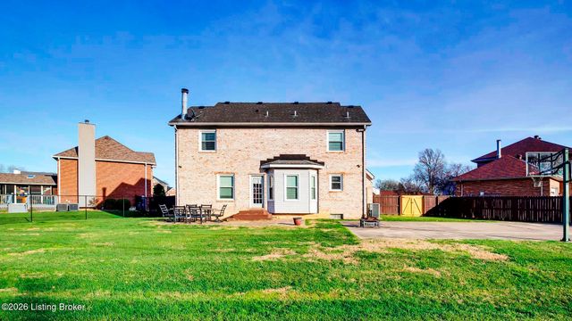 6102 Hunters Point Ct, Louisville, KY 40216