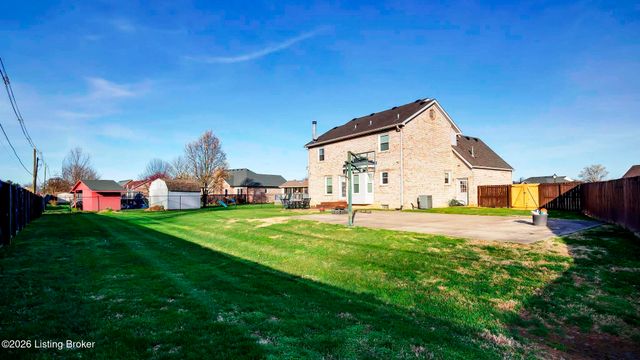 6102 Hunters Point Ct, Louisville, KY 40216