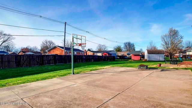 6102 Hunters Point Ct, Louisville, KY 40216