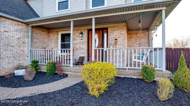 6102 Hunters Point Ct, Louisville, KY 40216