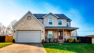 6102 Hunters Point Ct, Louisville, KY 40216