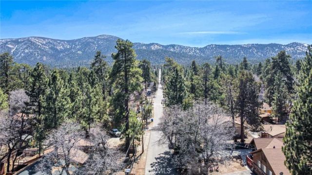 427 Holmes, Sugarloaf, CA 92386