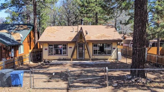 427 Holmes, Sugarloaf, CA 92386