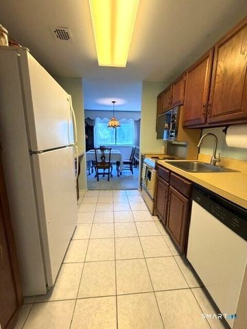 155 Brewster Street 2H, Bridgeport, CT 06605
