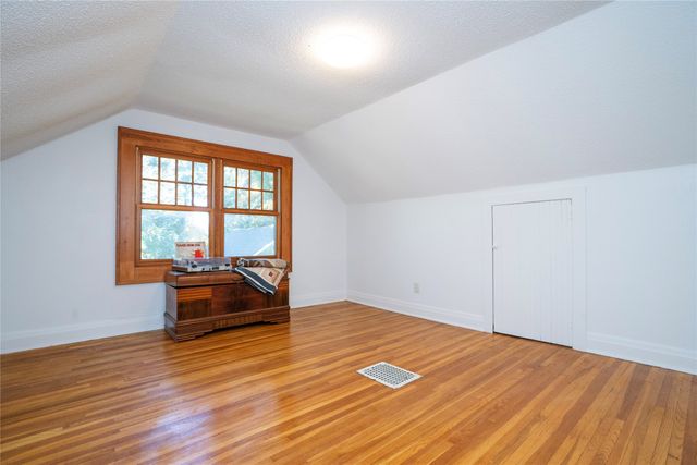 2214 Highway F48 Highway W, Newton, IA 50208