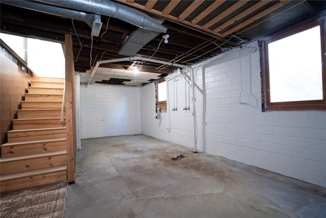 2214 Highway F48 Highway W, Newton, IA 50208