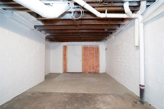 2214 Highway F48 Highway W, Newton, IA 50208