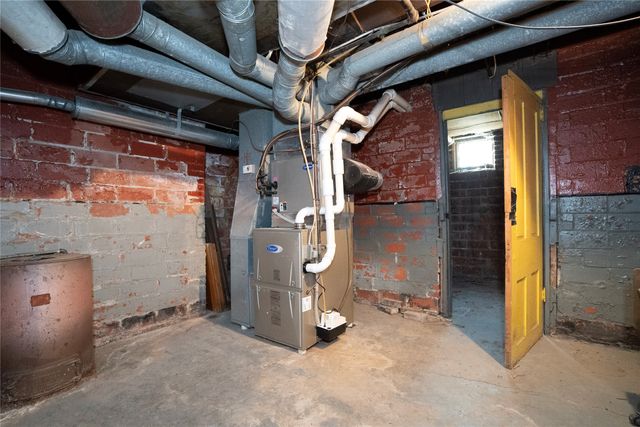 2214 Highway F48 Highway W, Newton, IA 50208