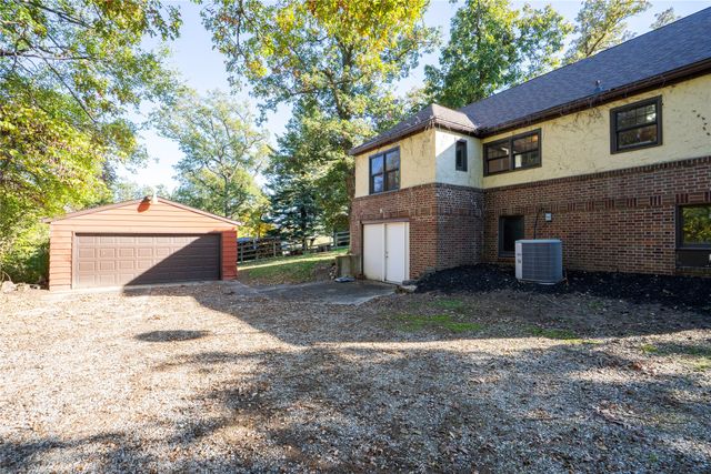 2214 Highway F48 Highway W, Newton, IA 50208