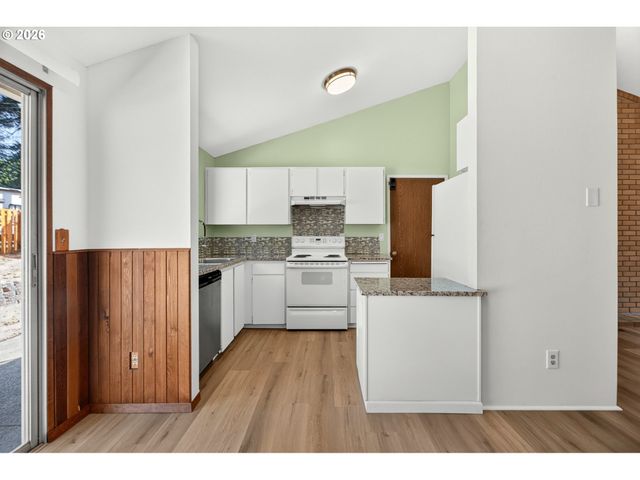 8505 Sw OAK St, Portland, OR 97223