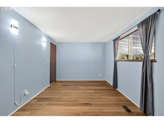 8505 Sw OAK St, Portland, OR 97223