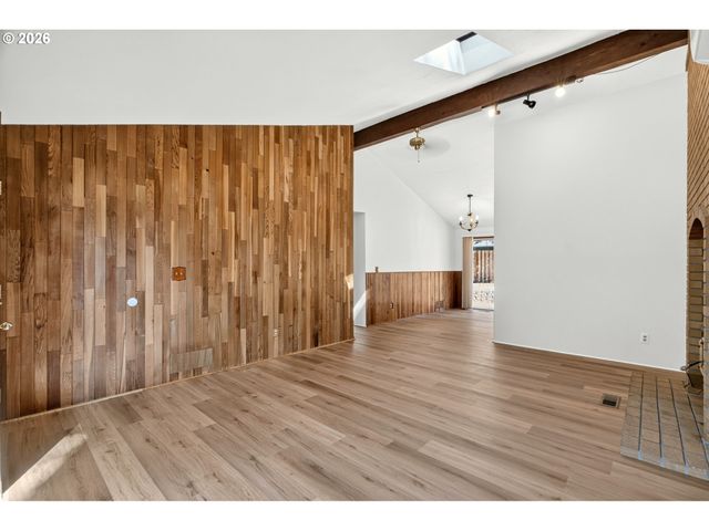 8505 Sw OAK St, Portland, OR 97223