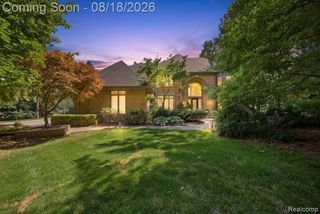 853 Lone Pine Road, Bloomfield Hills, MI 48302