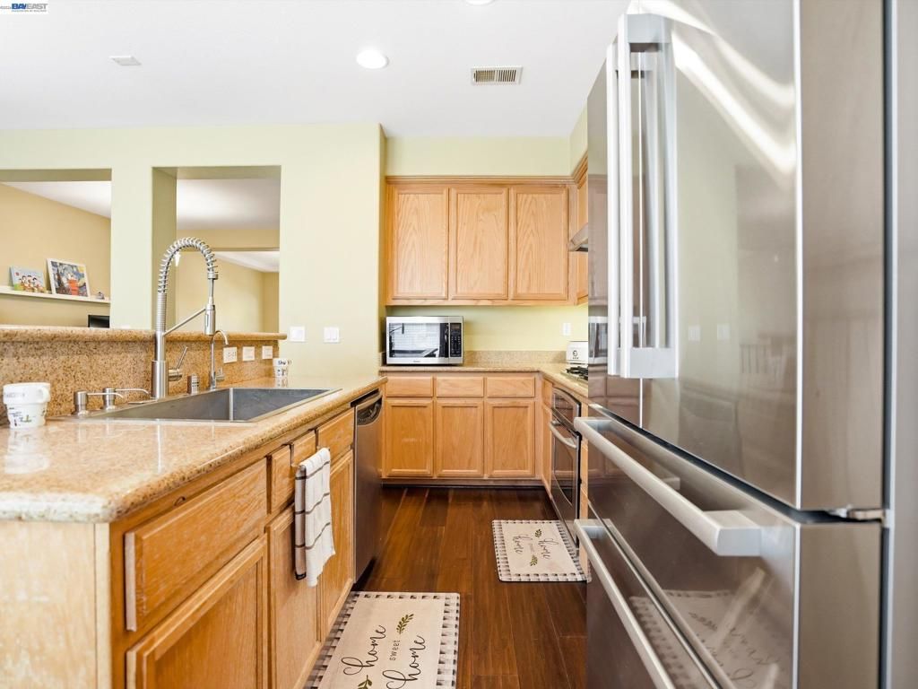 Image 20 of property listing at 3760 Central Pkwy, Dublin, CA 94568