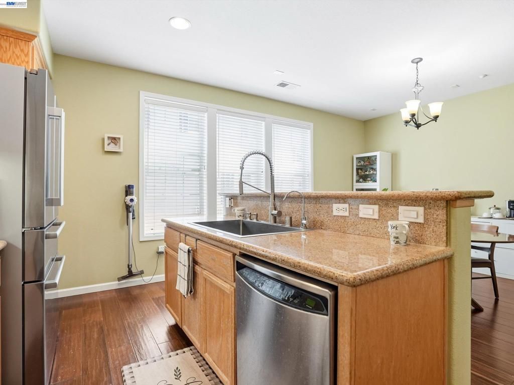 Image 22 of property listing at 3760 Central Pkwy, Dublin, CA 94568