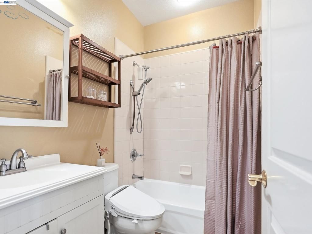 Image 32 of property listing at 3760 Central Pkwy, Dublin, CA 94568