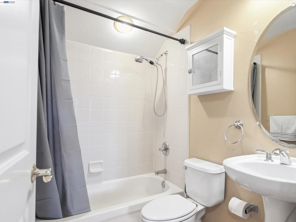 Image 37 of property listing at 3760 Central Pkwy, Dublin, CA 94568