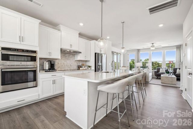 1904 Alexander Village Main Drive, Charlotte, NC 28262