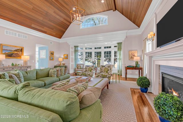 942 Navesink River Road, Middletown, NJ 07760