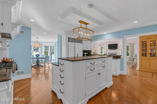 942 Navesink River Road, Middletown, NJ 07760