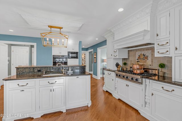 942 Navesink River Road, Middletown, NJ 07760
