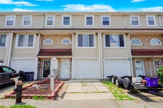 21 CAROL Place, Staten Island, NY 10303