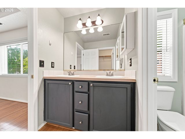 15231 Nw SWEETGALE Ln, Portland, OR 97229