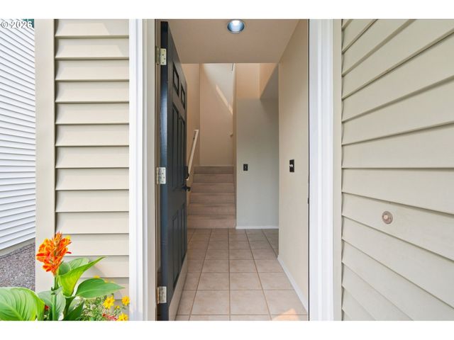 15231 Nw SWEETGALE Ln, Portland, OR 97229