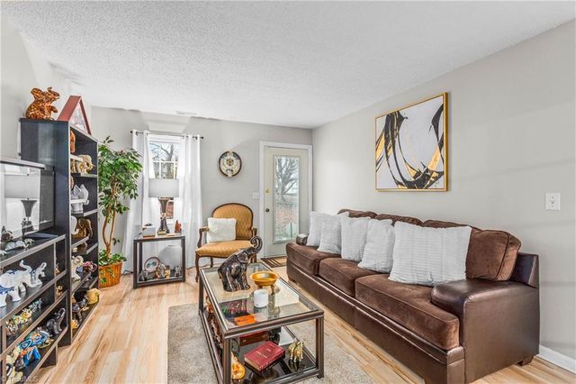 1320 Pebblebrook Road, Winston-salem, NC 27105