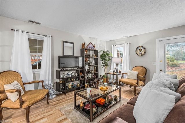 1320 Pebblebrook Road, Winston-salem, NC 27105