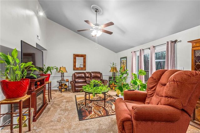 1320 Pebblebrook Road, Winston-salem, NC 27105