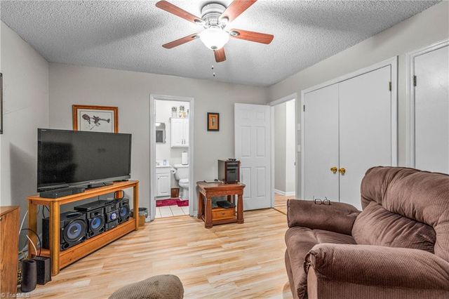 1320 Pebblebrook Road, Winston-salem, NC 27105