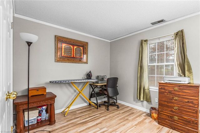 1320 Pebblebrook Road, Winston-salem, NC 27105