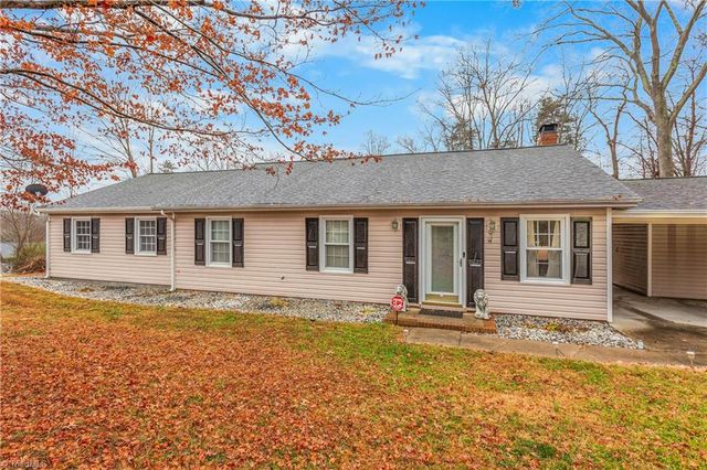 1320 Pebblebrook Road, Winston-salem, NC 27105