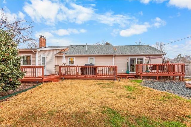 1320 Pebblebrook Road, Winston-salem, NC 27105