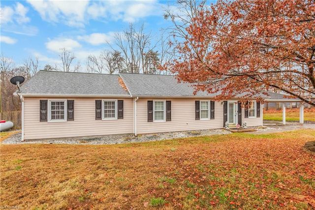 1320 Pebblebrook Road, Winston-salem, NC 27105