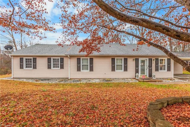 1320 Pebblebrook Road, Winston-salem, NC 27105