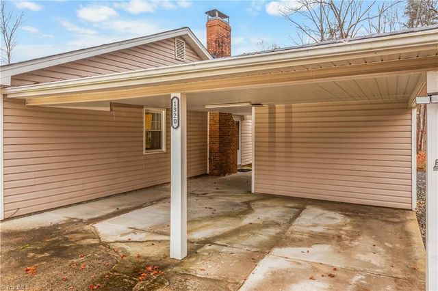 1320 Pebblebrook Road, Winston-salem, NC 27105