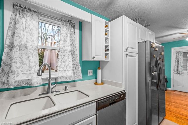 1320 Pebblebrook Road, Winston-salem, NC 27105