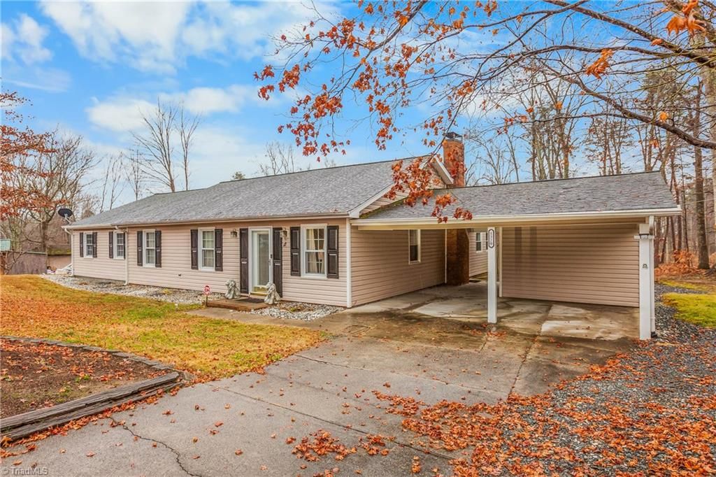 1320 Pebblebrook Road, Winston-salem, NC 27105