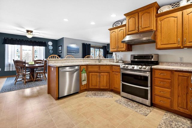 426 WOODEN SHOE CIRCLE, Kaukauna, WI 54130