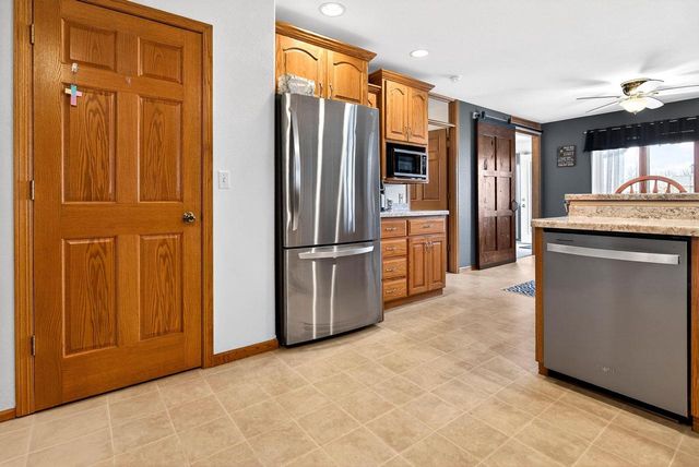 426 WOODEN SHOE CIRCLE, Kaukauna, WI 54130