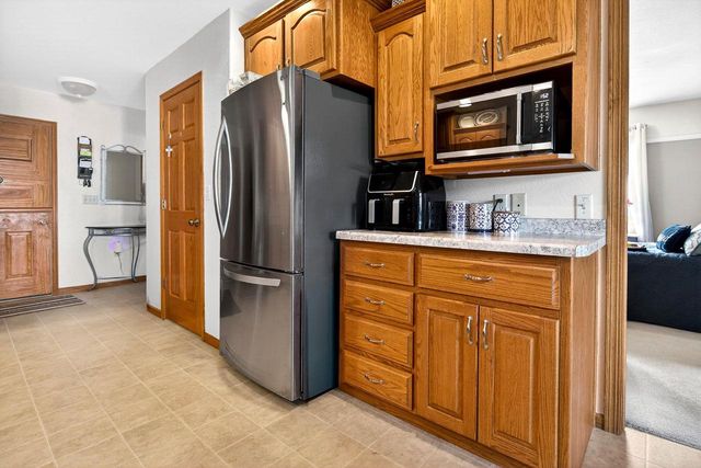 426 WOODEN SHOE CIRCLE, Kaukauna, WI 54130