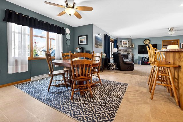 426 WOODEN SHOE CIRCLE, Kaukauna, WI 54130