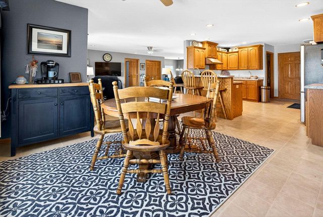 426 WOODEN SHOE CIRCLE, Kaukauna, WI 54130