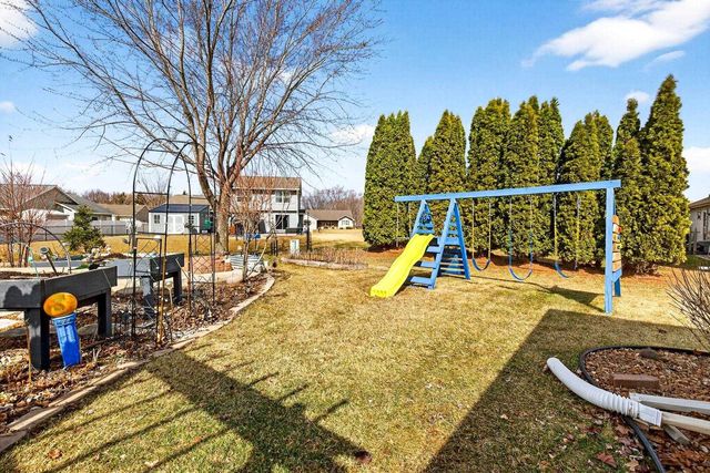 426 WOODEN SHOE CIRCLE, Kaukauna, WI 54130