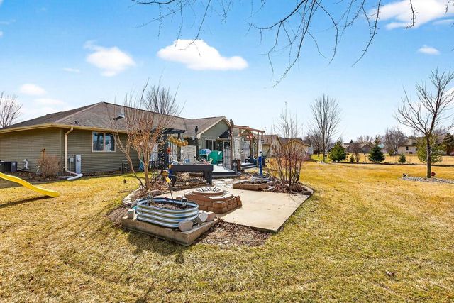 426 WOODEN SHOE CIRCLE, Kaukauna, WI 54130
