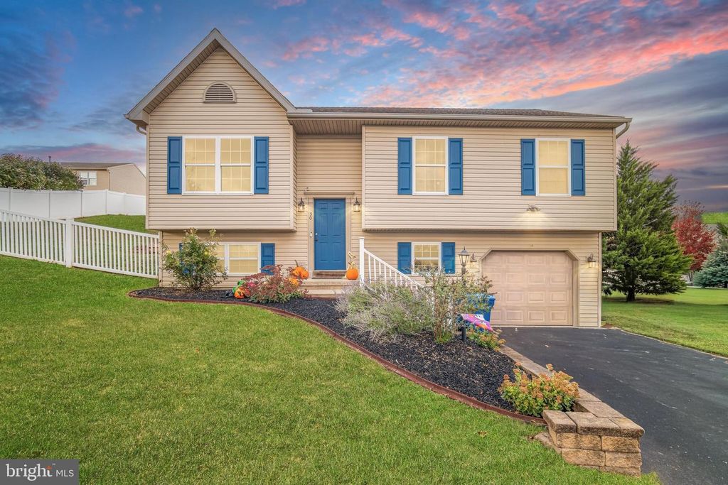 50 ASBURY CT, Mount Wolf, PA 17347