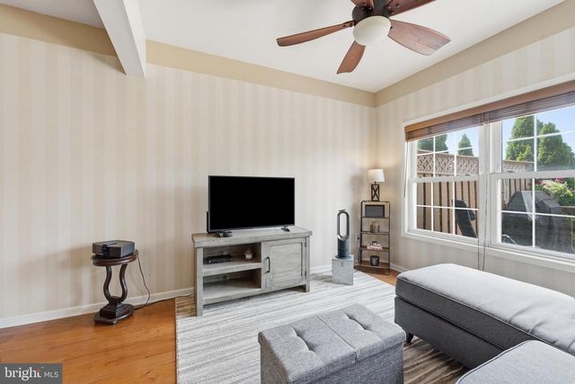 1257 LINDSAY LN, Hagerstown, MD 21742