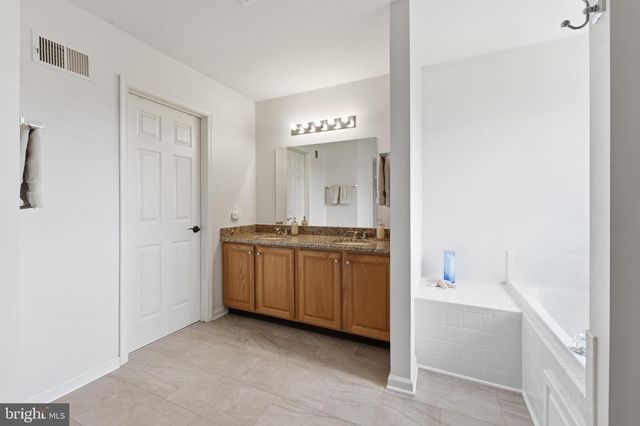 1257 LINDSAY LN, Hagerstown, MD 21742